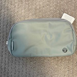 Lululemon everywhere belt bag NWT